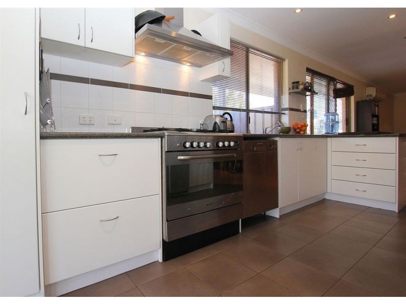 4 South Lake Drive, South Lake WA 6164