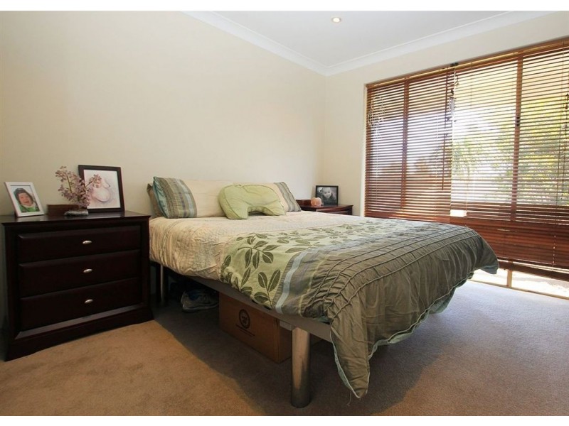 4 South Lake Drive, South Lake WA 6164