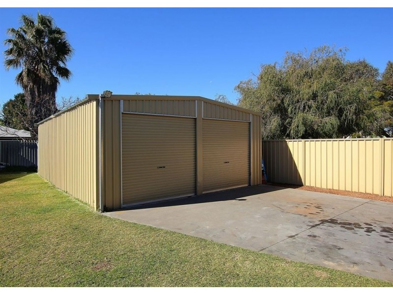 4 South Lake Drive, South Lake WA 6164