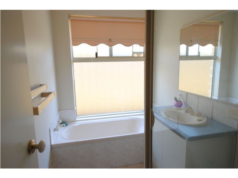 15 Champion Drive, Bertram WA 6167