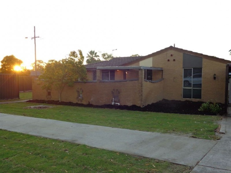 3 Lowan Street, Thornlie WA 6108