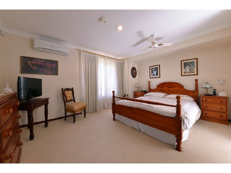 33 Masefield Avenue, North Lake WA 6163