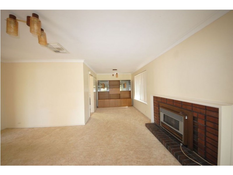 16 Sandra Way, Rossmoyne WA 6148
