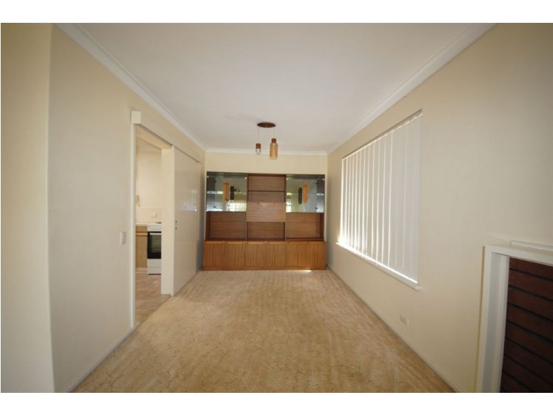 16 Sandra Way, Rossmoyne WA 6148