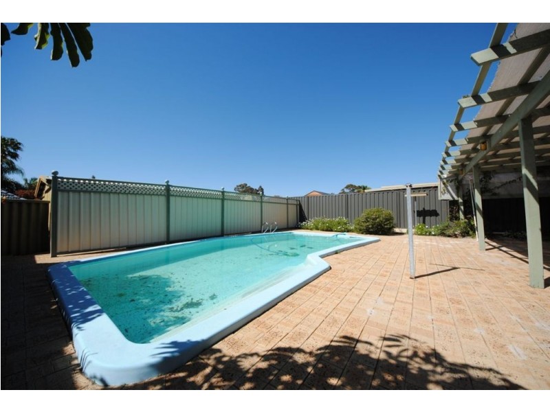 16 Sandra Way, Rossmoyne WA 6148