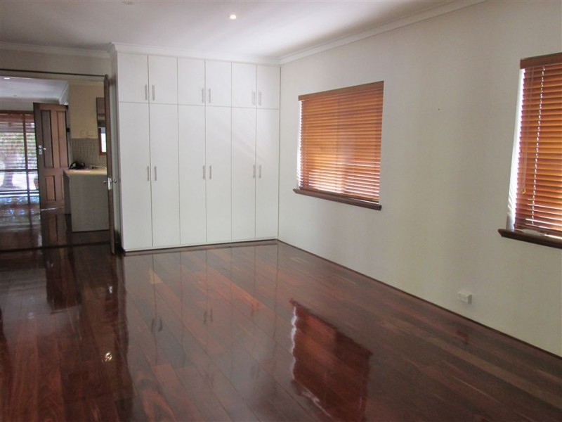 30 Moolyeen Road, Mount Pleasant WA 6153