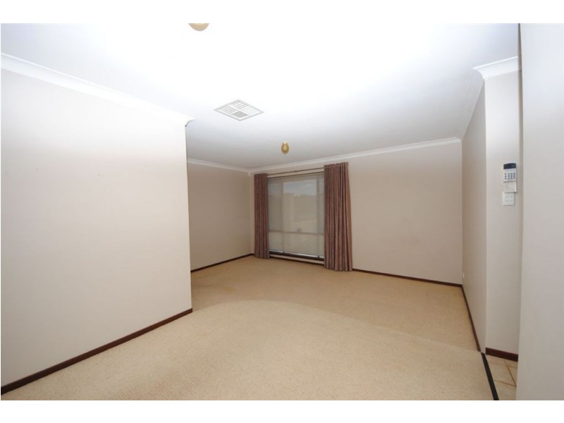 17 Nicholson Loop, Bateman WA 6150