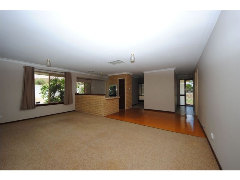17 Nicholson Loop, Bateman WA 6150