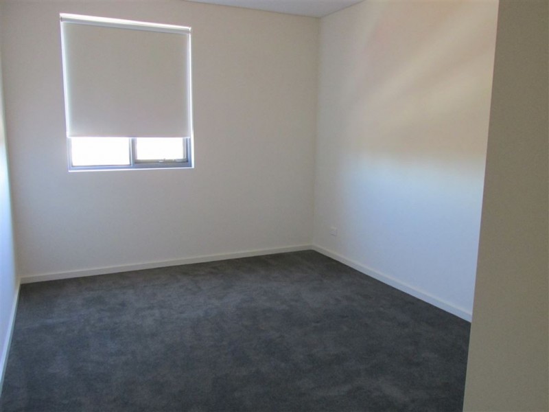 81/16 Midgegooroo Avenue, Cockburn Central WA 6164