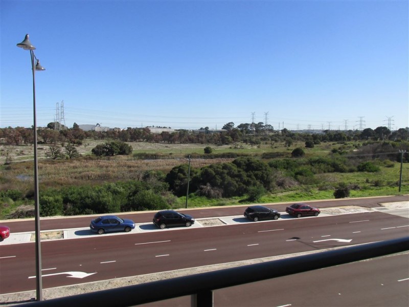 81/16 Midgegooroo Avenue, Cockburn Central WA 6164