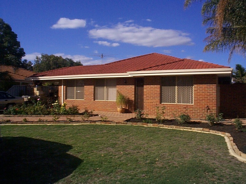 4 Lombe Gardens, Atwell WA 6164