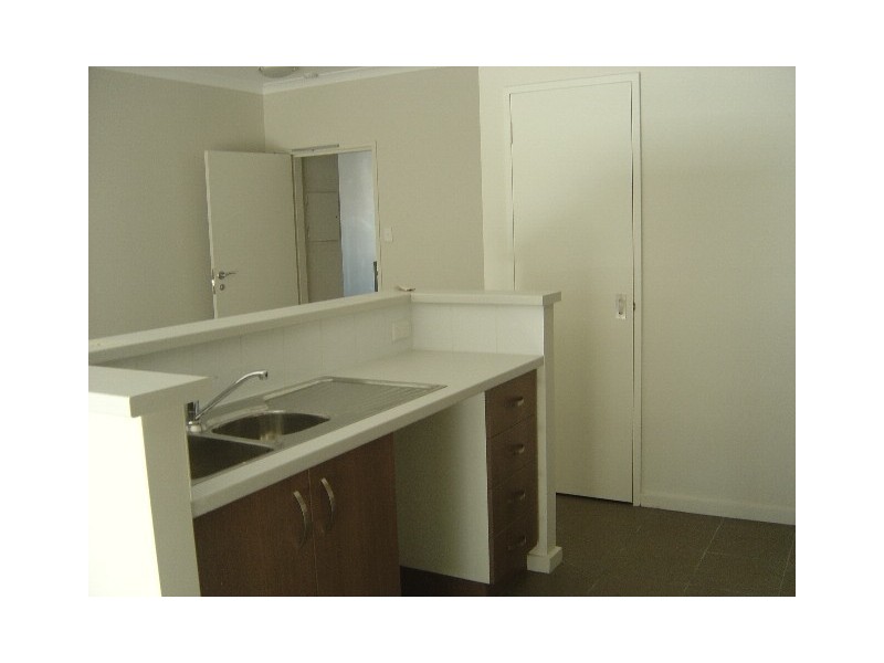 5/4 Ibera Way, Success WA 6164