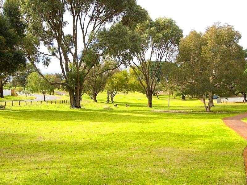 1/15 Moore Crescent, Kardinya WA 6163