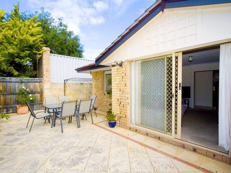 1/15 Moore Crescent, Kardinya WA 6163