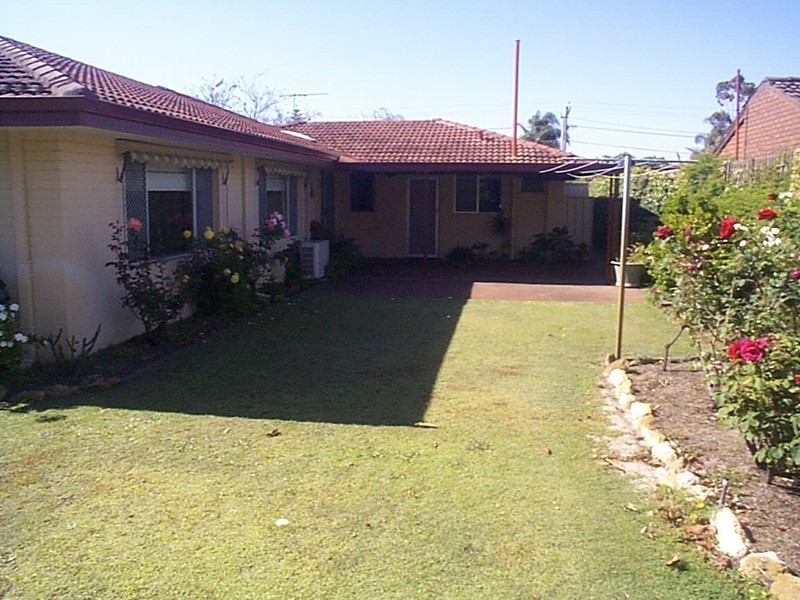 2 Nicholls Crescent, Bull Creek WA 6149