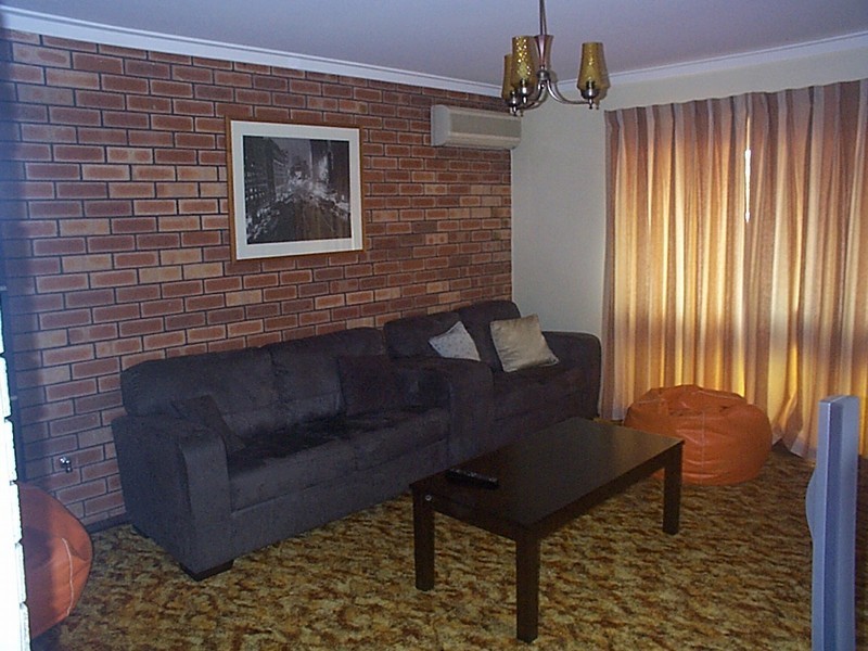 A/4 Anglesey Drive, Kardinya WA 6163