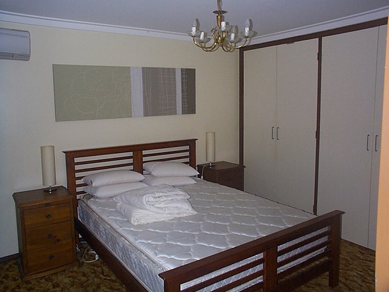 A/4 Anglesey Drive, Kardinya WA 6163