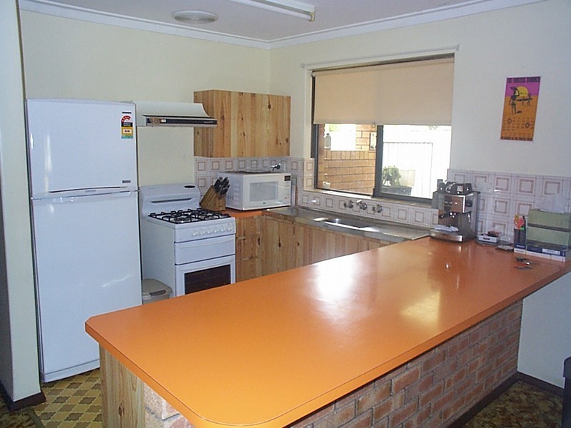 A/4 Anglesey Drive, Kardinya WA 6163