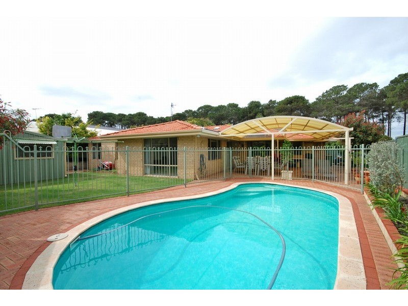 63 Jackson Avenue, Winthrop WA 6150