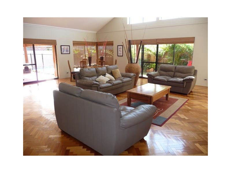 10 Chorus Circle, Atwell WA 6164