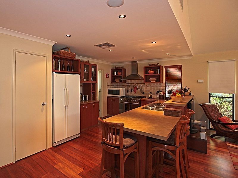 4 Harvest Lakes Boulevard, Atwell WA 6164