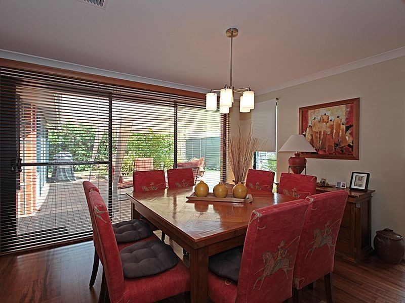 4 Harvest Lakes Boulevard, Atwell WA 6164