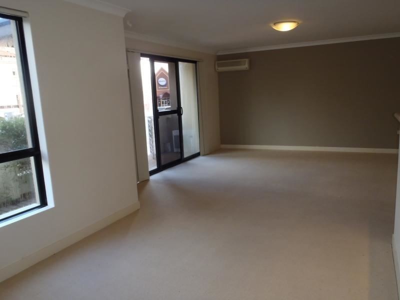 5/174 Lakeside Drive, Joondalup WA 6027