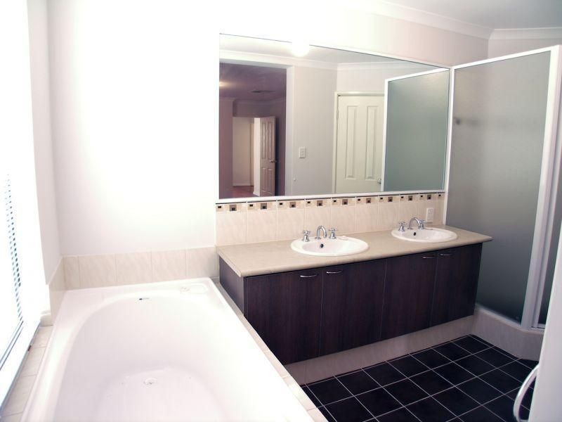 11 TISSINGTON DRIVE, Darch WA 6065