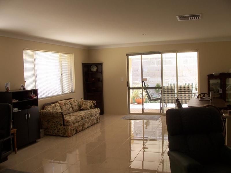 32 LITCHFIELD CRESCENT, Carramar WA 6031