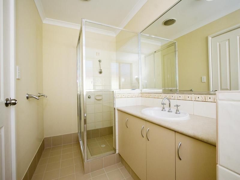 32 LITCHFIELD CRESCENT, Carramar WA 6031