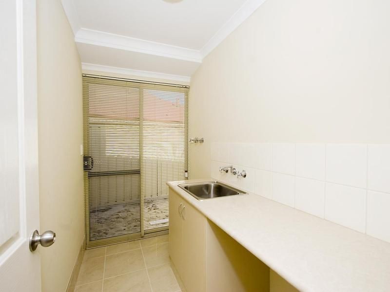 32 LITCHFIELD CRESCENT, Carramar WA 6031