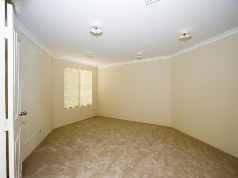 32 LITCHFIELD CRESCENT, Carramar WA 6031