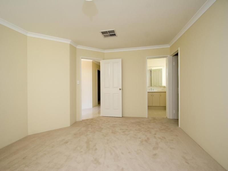 32 LITCHFIELD CRESCENT, Carramar WA 6031