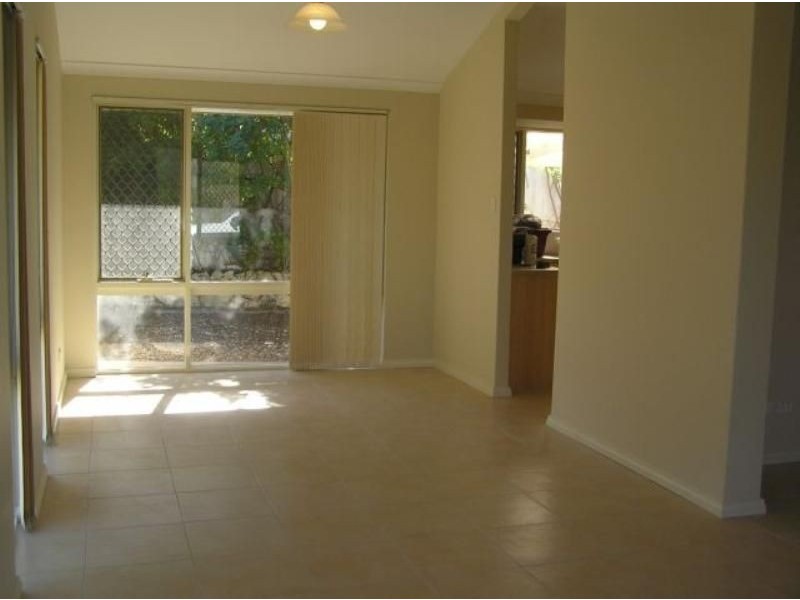 215 DAMPIER AVENUE, Kallaroo WA 6025