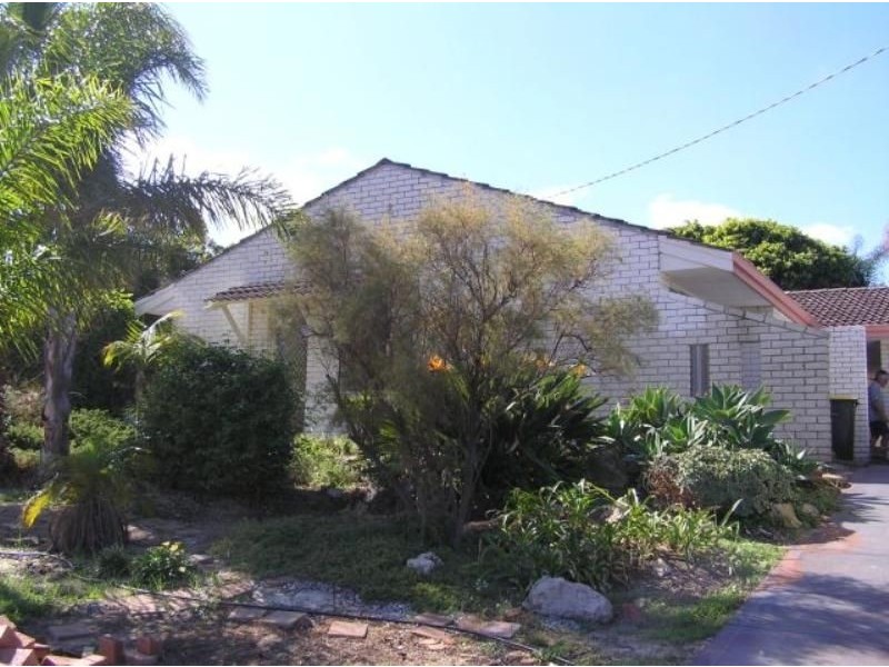 215 DAMPIER AVENUE, Kallaroo WA 6025