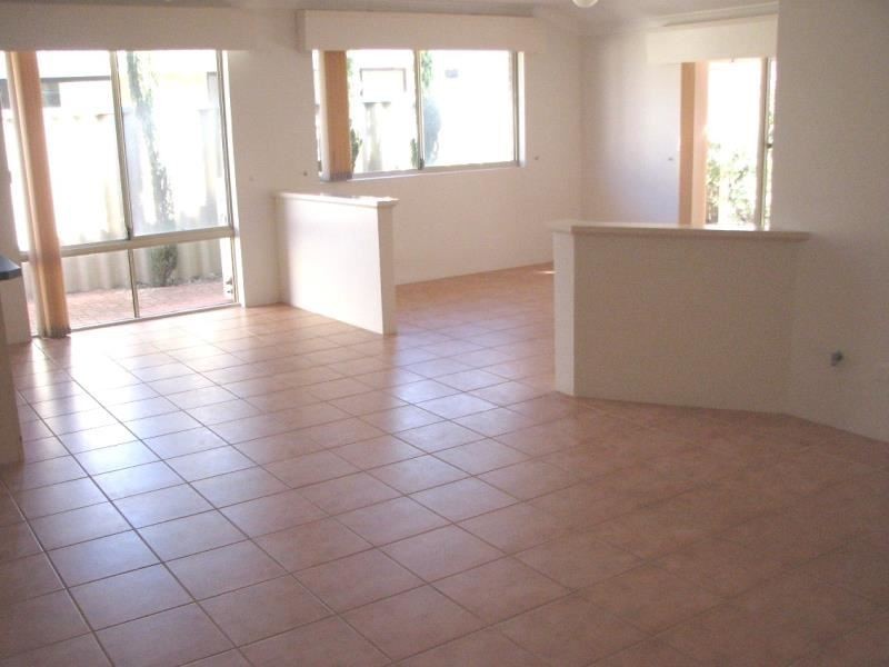 142 CALEDONIA AVE, Currambine WA 6028