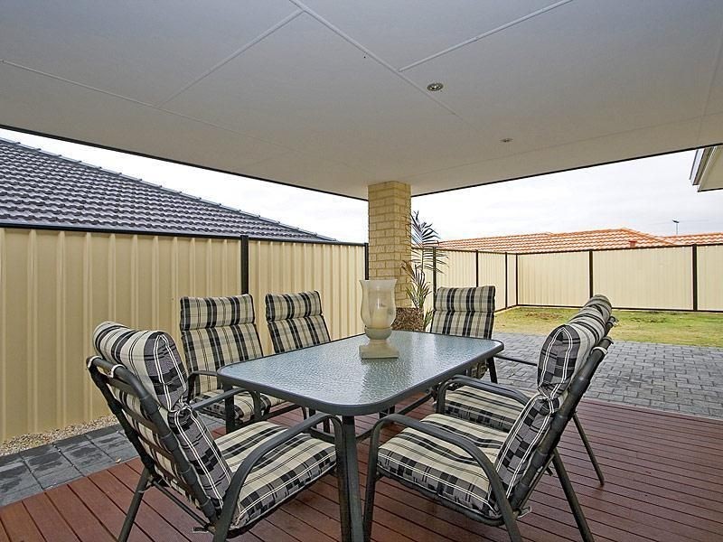 25 LANTERN WAY, Clarkson WA 6030