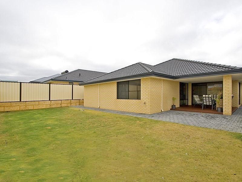 25 LANTERN WAY, Clarkson WA 6030