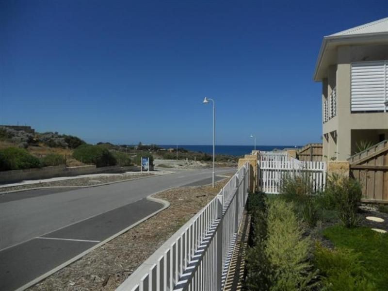 21 LINDSAY BEACH  BOULEVARD  YANC, Yanchep WA 6035