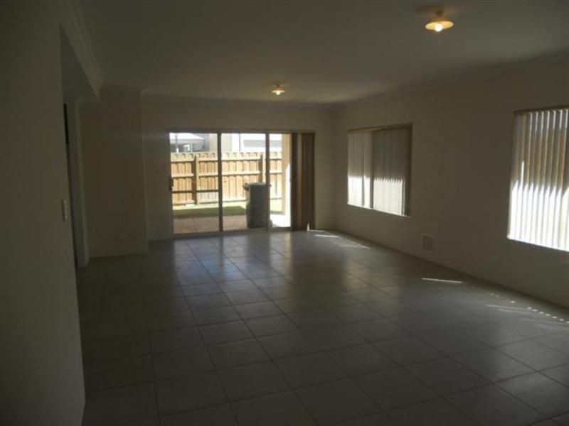 21 LINDSAY BEACH  BOULEVARD  YANC, Yanchep WA 6035