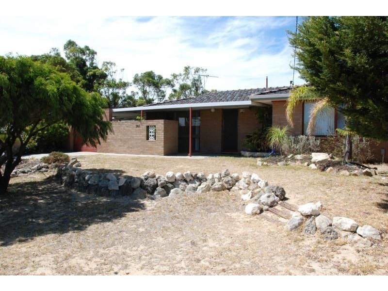 301 CAMBERWARRA DRIVE, Craigie WA 6025