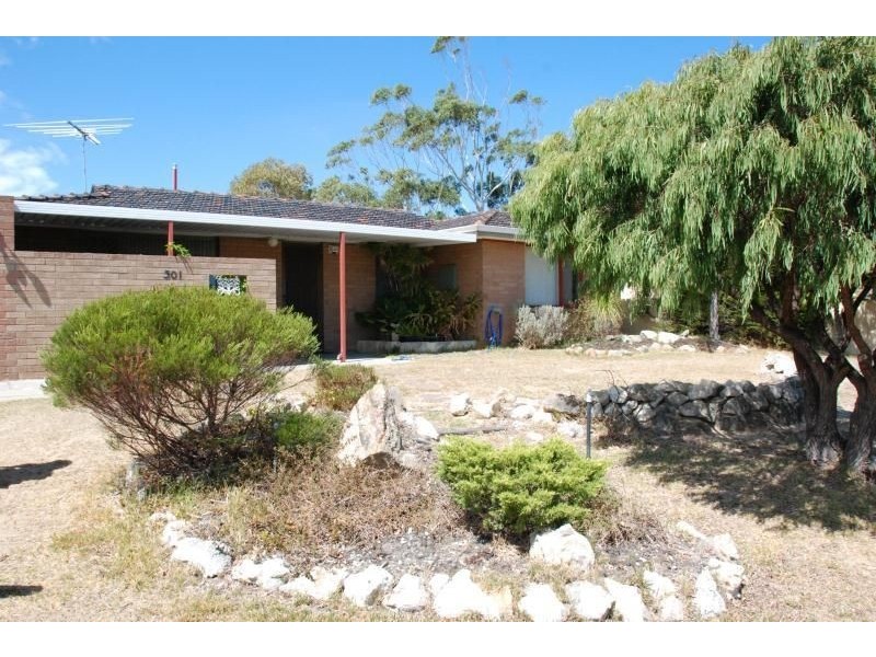 301 CAMBERWARRA DRIVE, Craigie WA 6025