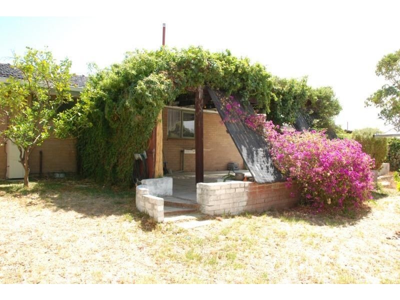 301 CAMBERWARRA DRIVE, Craigie WA 6025