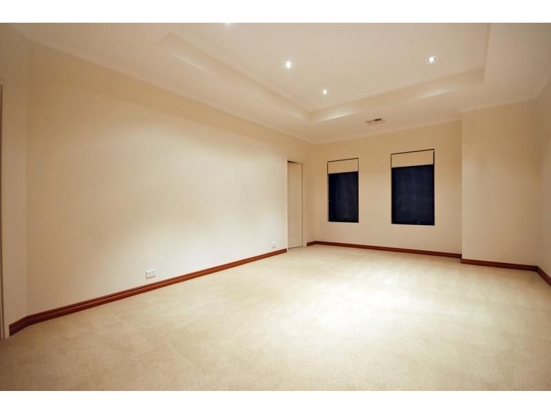 15 HOPEWELL PASS, Carramar WA 6031
