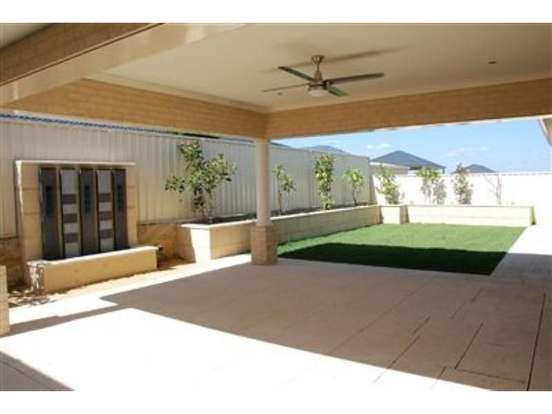 15 HOPEWELL PASS, Carramar WA 6031