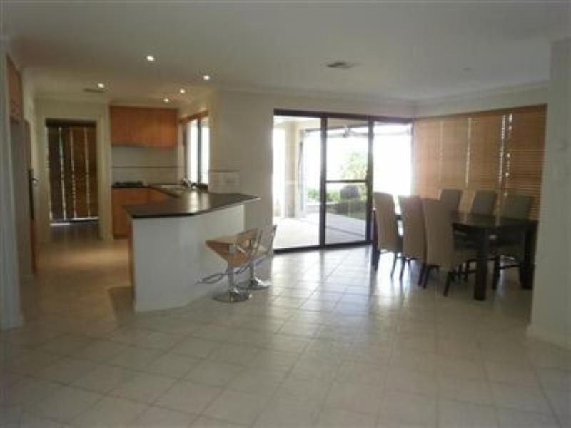 8 ARRETON WAY, Hocking WA 6065