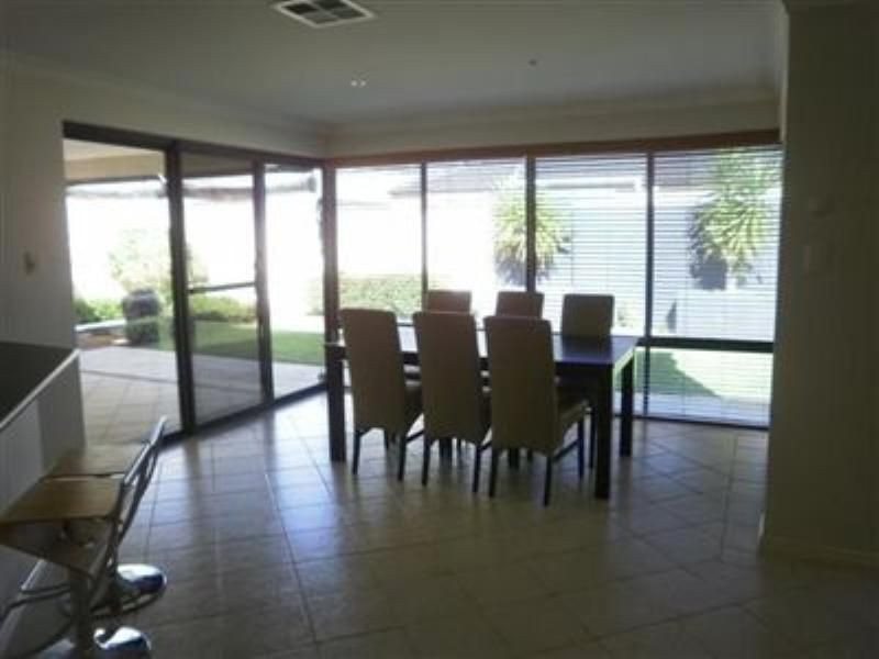 8 ARRETON WAY, Hocking WA 6065