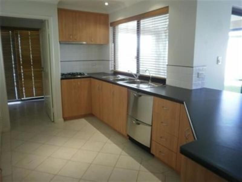 8 ARRETON WAY, Hocking WA 6065