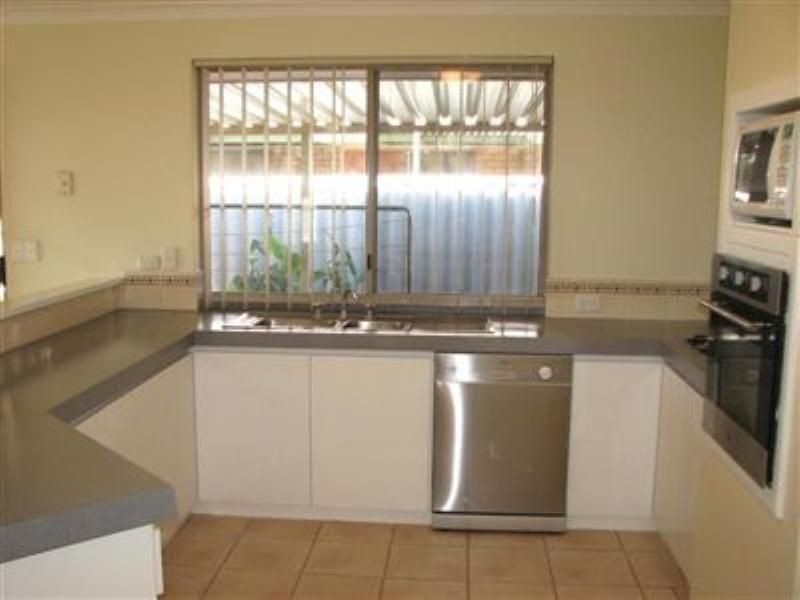 8 ATTWOOD PLACE, Clarkson WA 6030