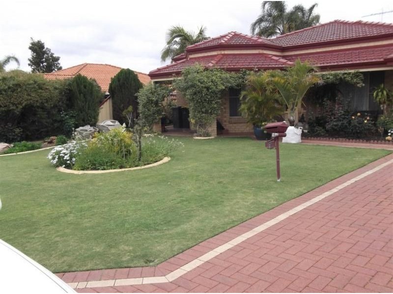 9 Tahlee Retreat, Carramar WA 6031